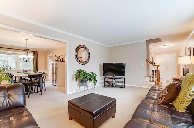 living room featuring crown molding, carpet flooring, and a notable chandelier