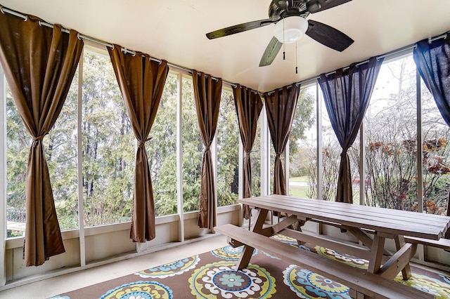 sunroom / solarium with ceiling fan