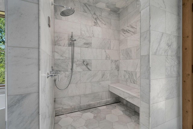 bathroom featuring a tile shower