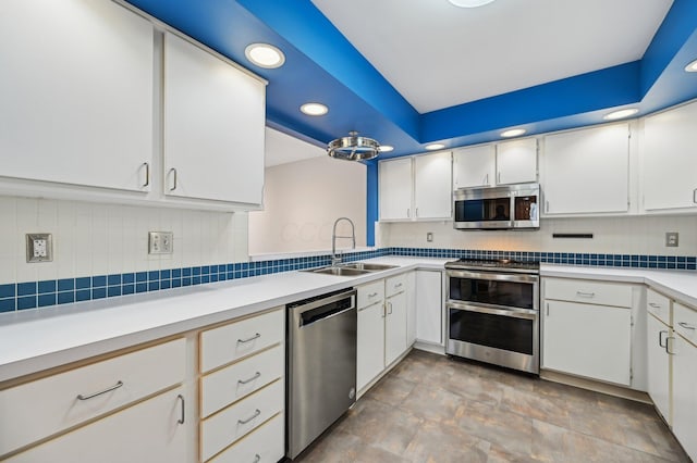 kitchen with stainless steel appliances, backsplash, a sink, and light countertops