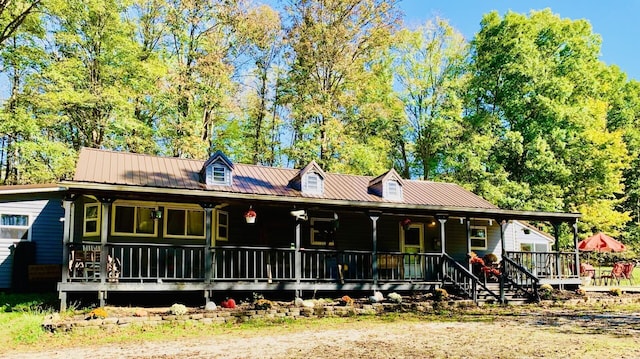 view of front of property featuring a porch