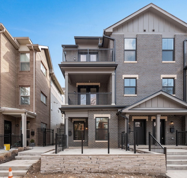 view of front of property with a balcony