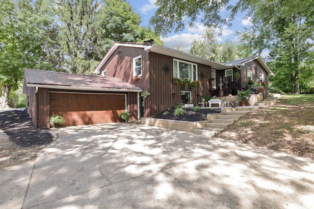 view of front facade featuring a garage