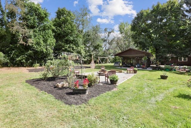 view of yard featuring a patio area