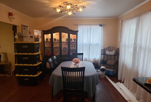 dining space featuring a notable chandelier, dark hardwood / wood-style flooring, and crown molding