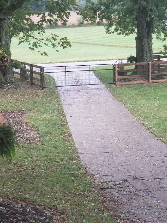 view of property's community featuring a lawn