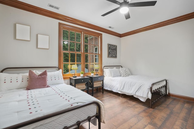 bedroom featuring dark hardwood / wood-style floors, ceiling fan, and crown molding