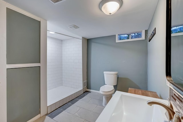 1468 E Whittier St, Columbus, OH 43206 - bathroom with a tile shower and tile patterned floors