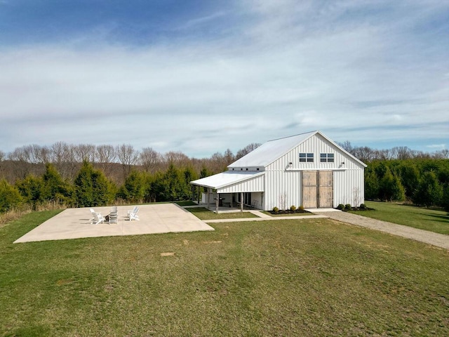 view of outdoor structure featuring a yard