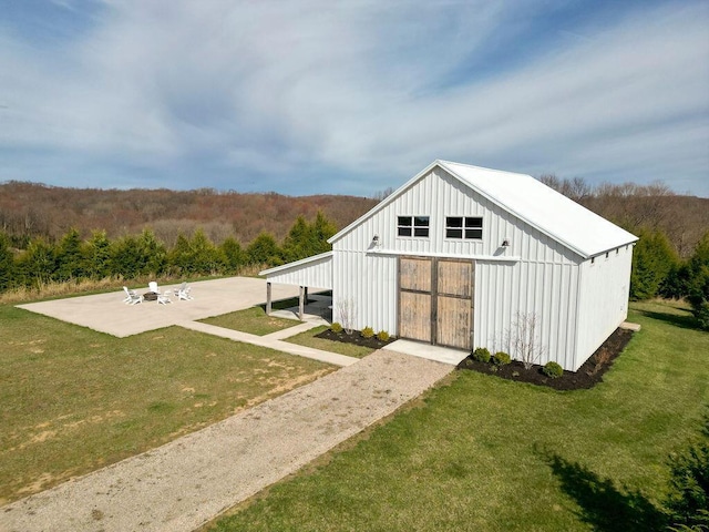 view of outdoor structure featuring a yard