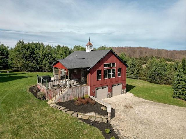 view of front of home featuring a front yard and a garage