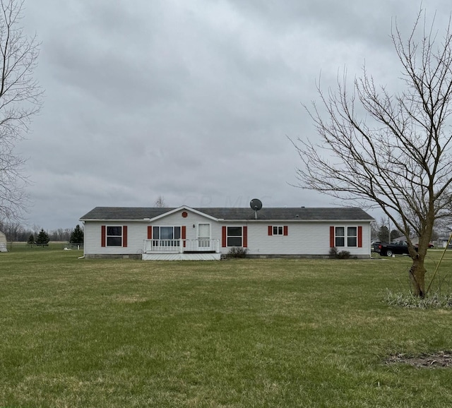 ranch-style house featuring a front yard