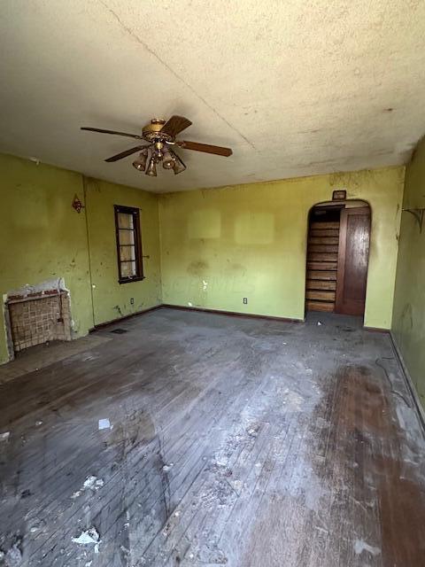 empty room featuring dark hardwood / wood-style flooring and ceiling fan