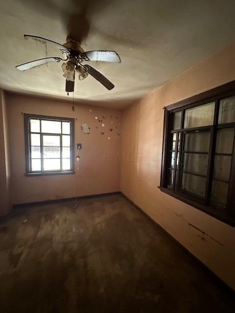 carpeted spare room featuring ceiling fan