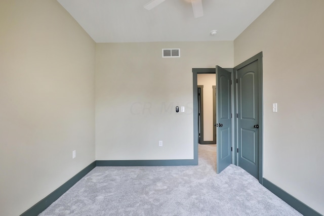 carpeted empty room featuring ceiling fan