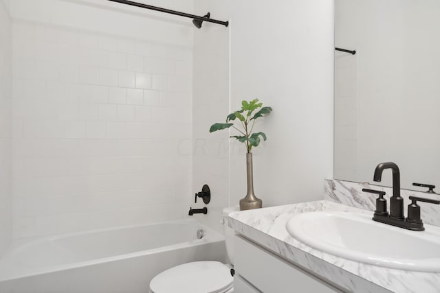 full bathroom with vanity, toilet, and tiled shower / bath