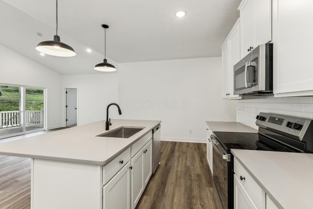 kitchen featuring sink, an island with sink, appliances with stainless steel finishes, dark hardwood / wood-style flooring, and white cabinetry