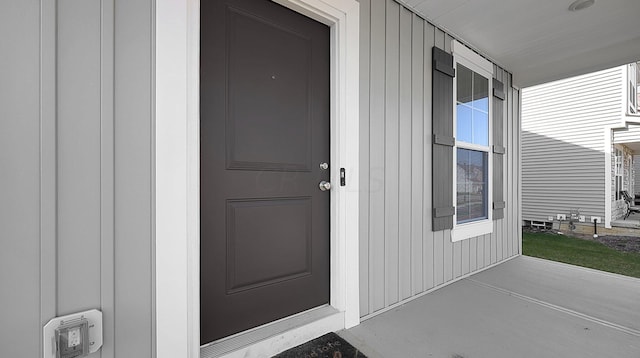 doorway to property with covered porch