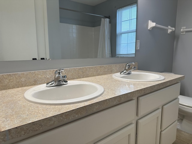 bathroom with a shower with curtain, vanity, and toilet