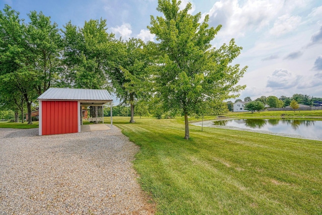 view of yard featuring a water view