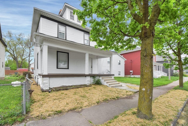 view of front of house with covered porch and a front lawn