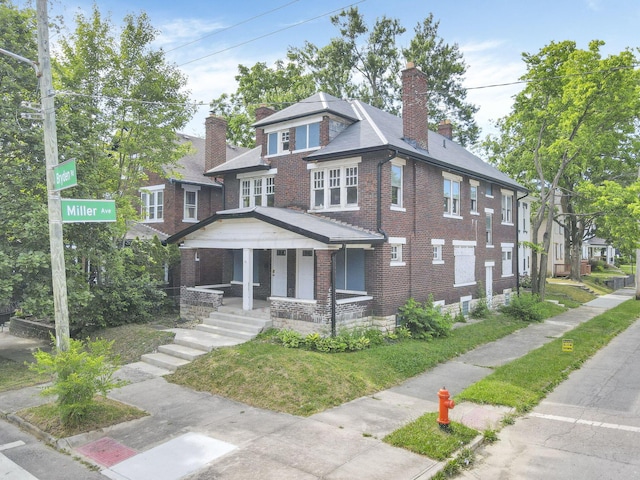 view of front of property featuring covered porch