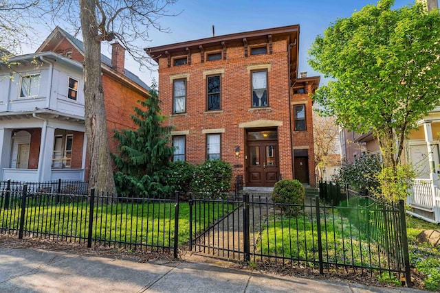 view of italianate home