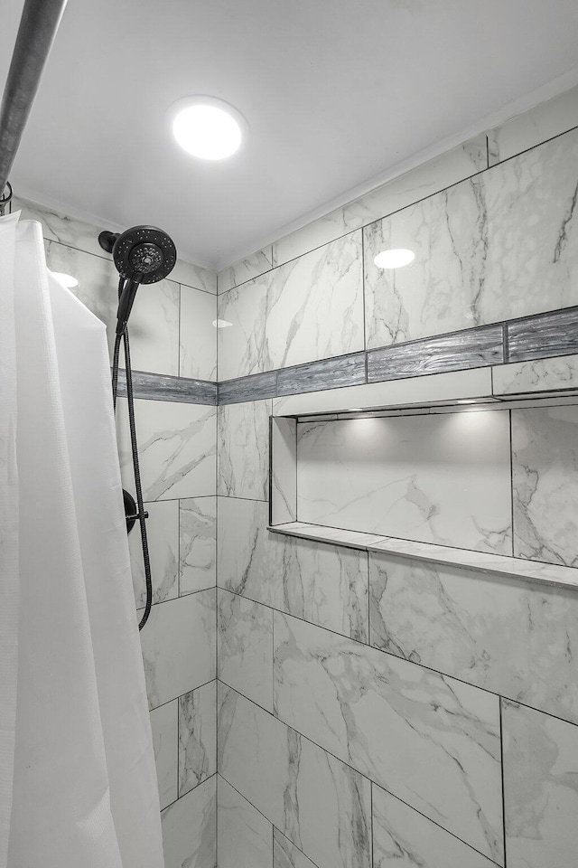 6730 Dublin Rd, Dublin, OH 43017 - bathroom featuring a tile shower