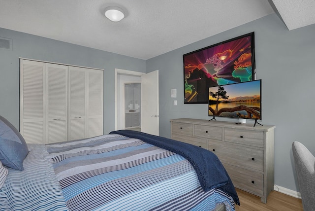 6730 Dublin Rd, Dublin, OH 43017 - bedroom featuring a closet, a textured ceiling, and light wood-type flooring