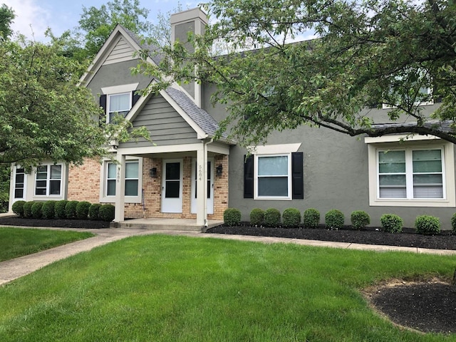 view of front facade with a front lawn