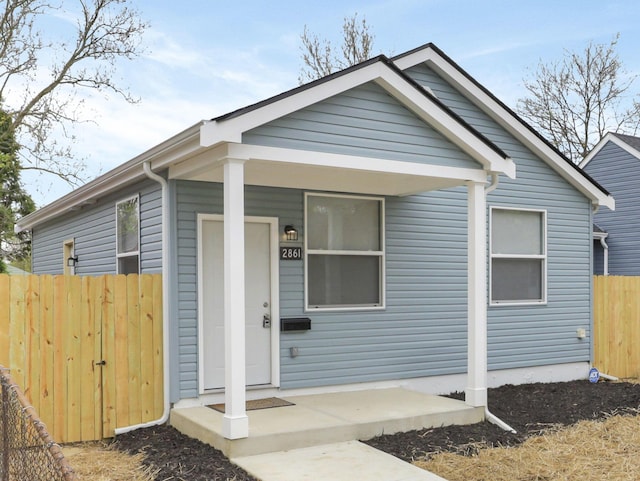 view of front of property featuring covered porch