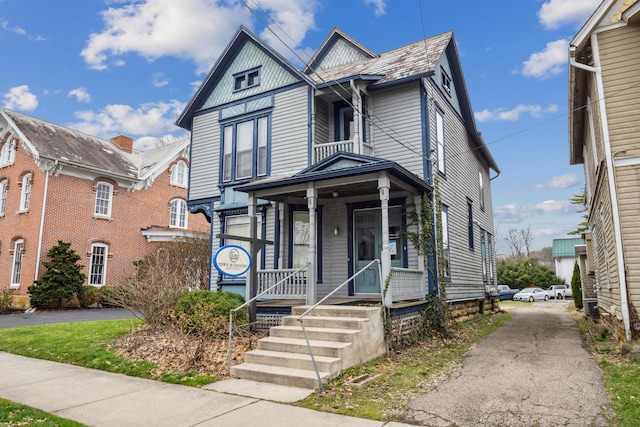 view of front of home featuring a porch