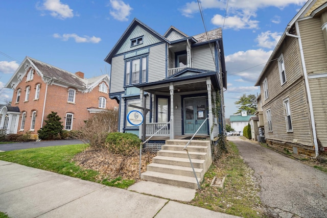 view of front of house featuring a porch