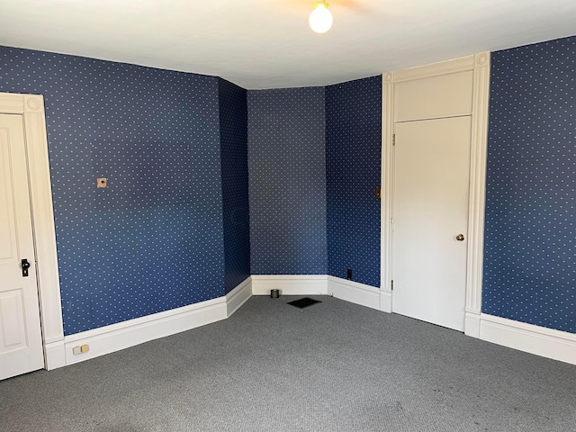 unfurnished room featuring carpet floors