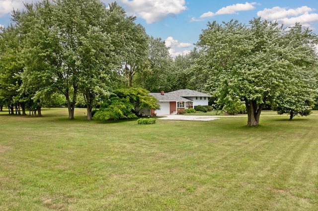 view of yard with a garage