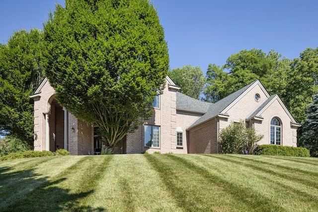 view of front of home with a front lawn