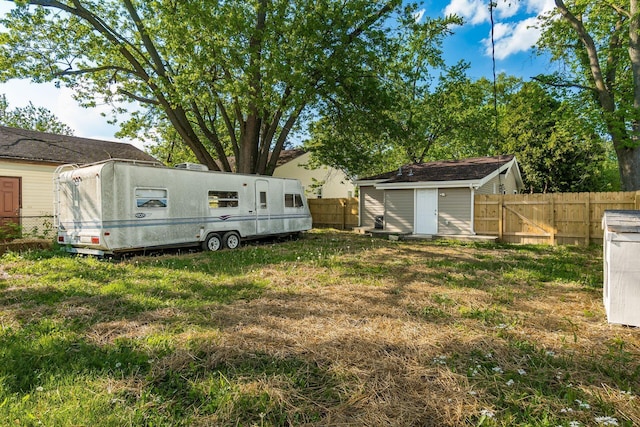 view of yard with a storage shed