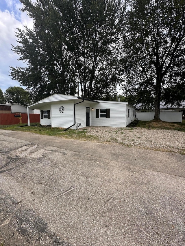 view of front of property