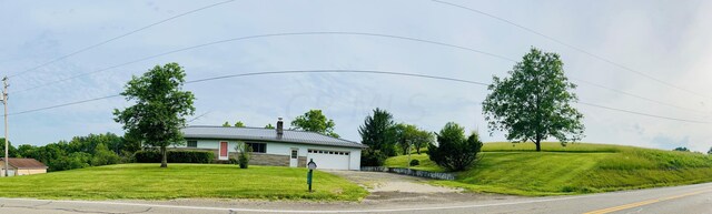 view of front facade with a garage and a front yard