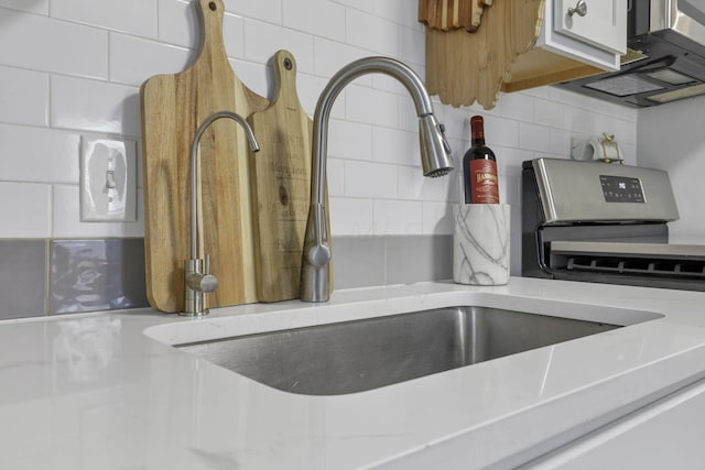 interior details with decorative backsplash and sink