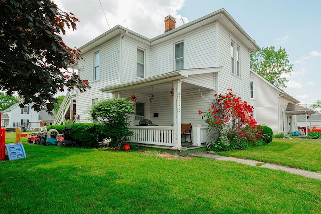 view of front facade featuring a porch and a front lawn