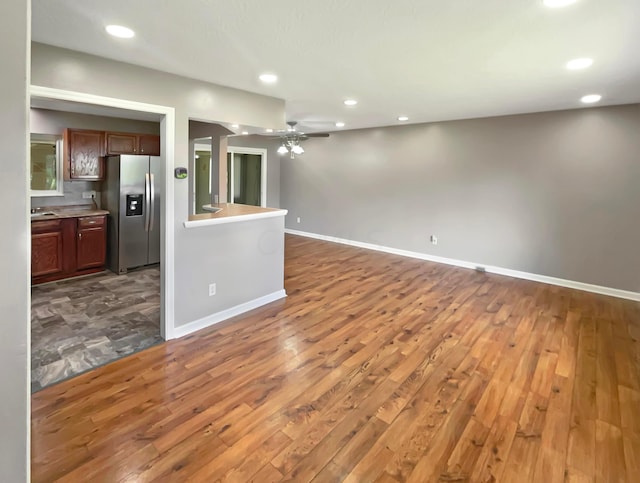 kitchen featuring stainless steel fridge with ice dispenser, sink, ceiling fan, and dark hardwood / wood-style floors