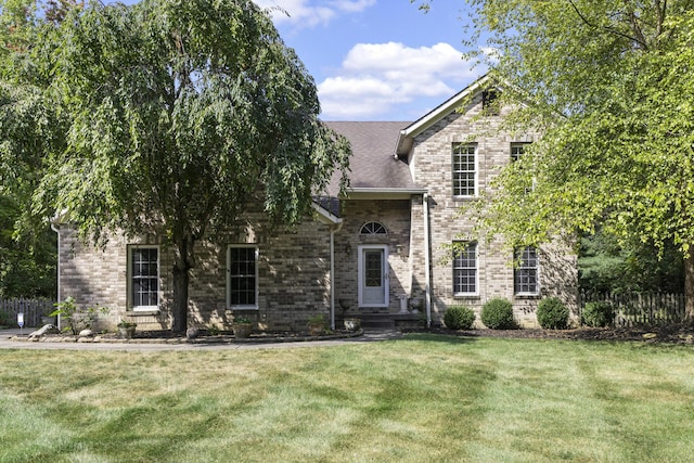 view of front of property with a front yard