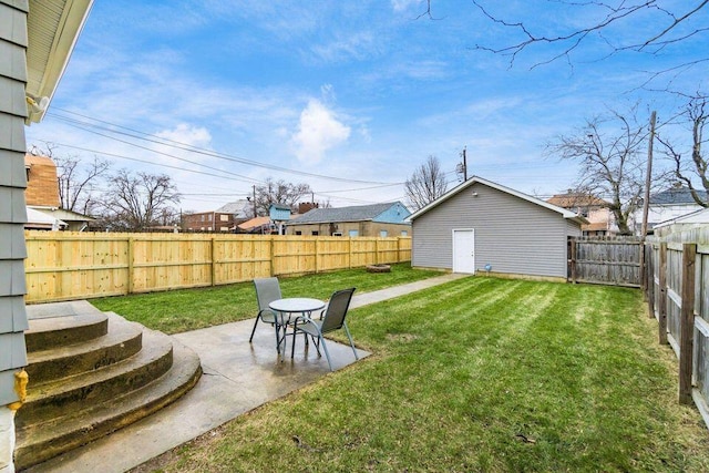 view of yard featuring a patio