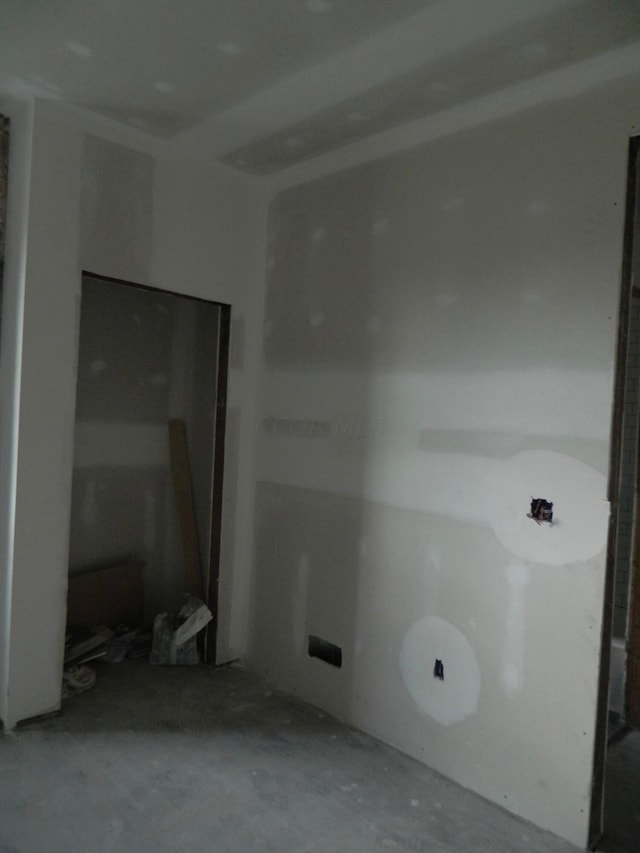 unfurnished room featuring concrete flooring