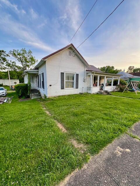 view of front of home with a front yard