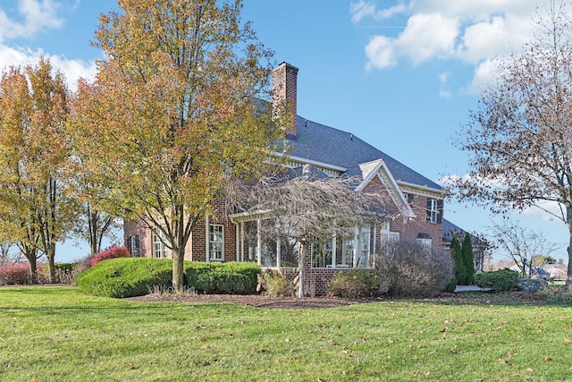 view of front of property with a front lawn