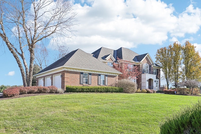 view of front facade with a front yard