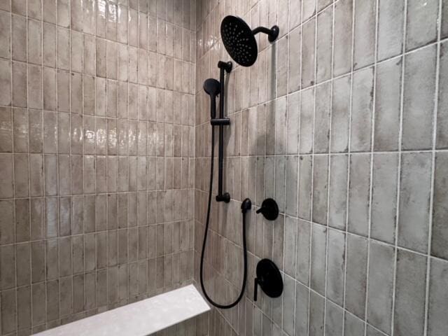 interior details with a tile shower