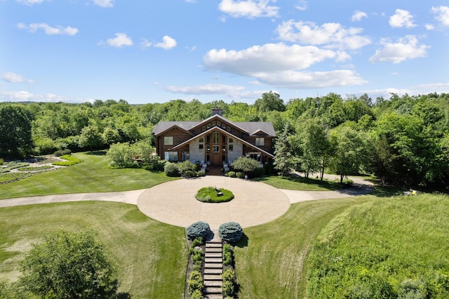 view of front of house featuring a front lawn